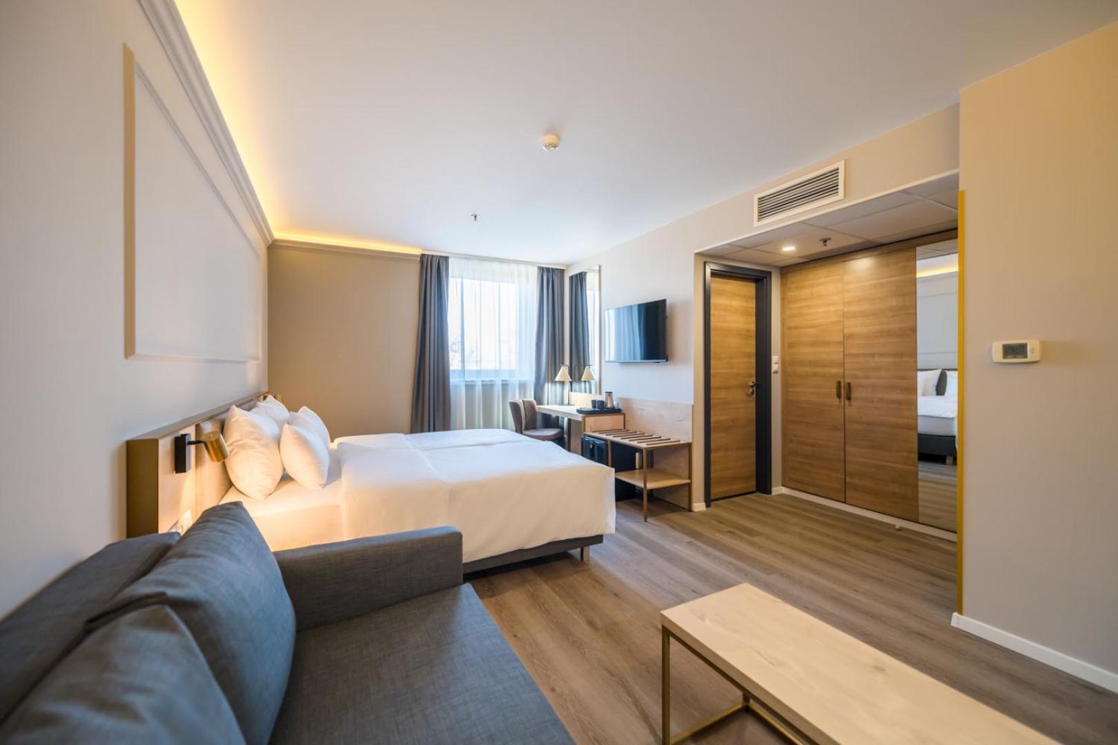 Expo Tower By Mellow Mood Hotel